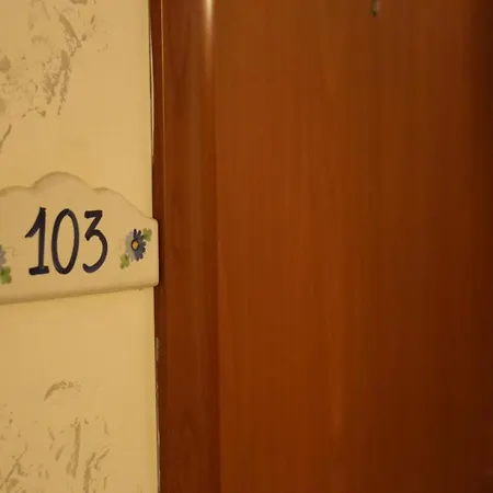 Del Centro Storico 3* Салерно